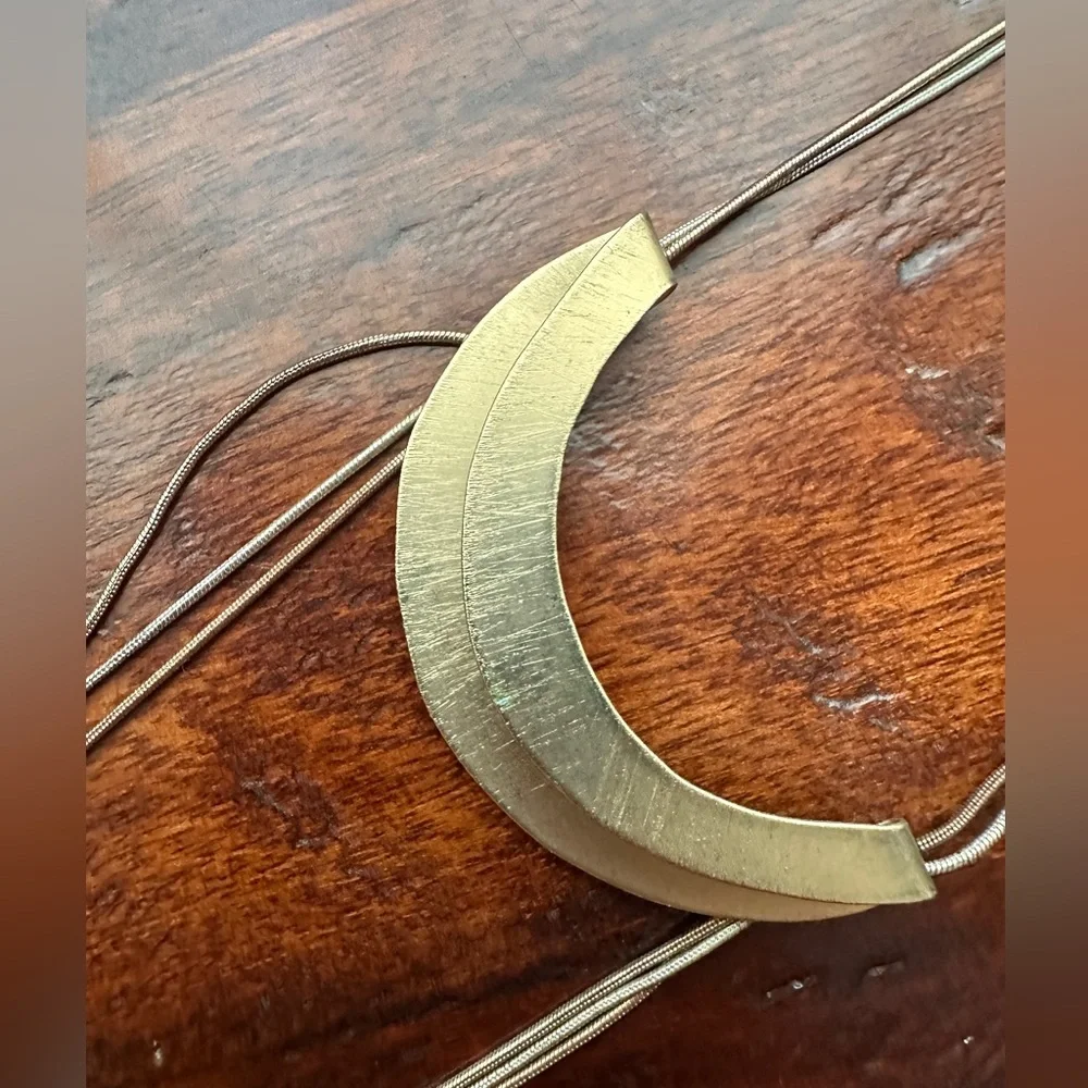 Elegant Lariat Style Necklace. Some Scratching/Signs Of Age - Picture 3 of 4